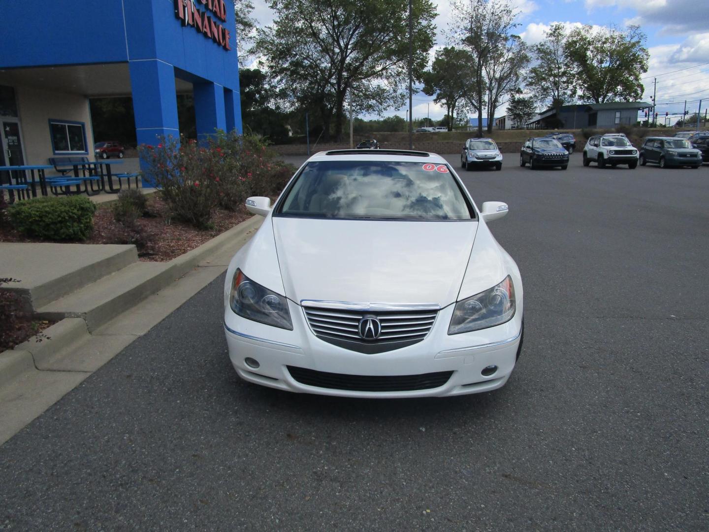 2006 WHITE /Tan / Leather Acura RL Sedan (JH4KB16566C) with an 3.5L V6 SOHC 24V engine, 5-Speed Automatic Overdrive transmission, located at 1814 Albert Pike Road, Hot Springs, AR, 71913, (501) 623-1717, 34.494228, -93.094070 - Photo#1