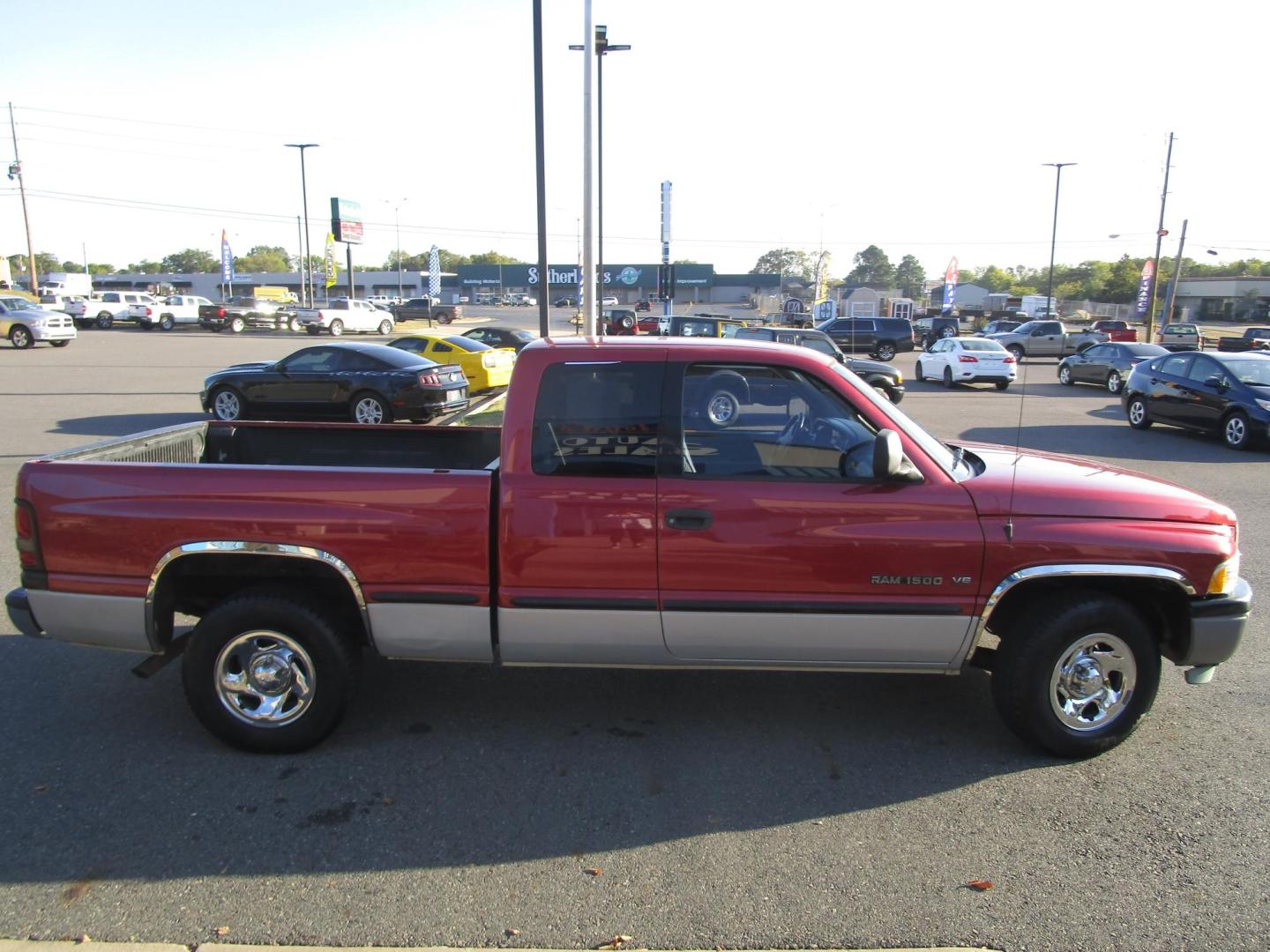 1999 RED /Black / Leather Dodge Ram 1500 Club Cab Long Bed 2WD (3B7HC12Y7XG) with an 5.2L V8 OHV 16V engine, located at 1814 Albert Pike Road, Hot Springs, AR, 71913, (501) 623-1717, 34.494228, -93.094070 - ONE OWNER! LOW MILES! Club Cab Pickup 5.2L V8 F OHV 16 V. GASOLINE. REAR WHEEL DRIVE. - Photo#2