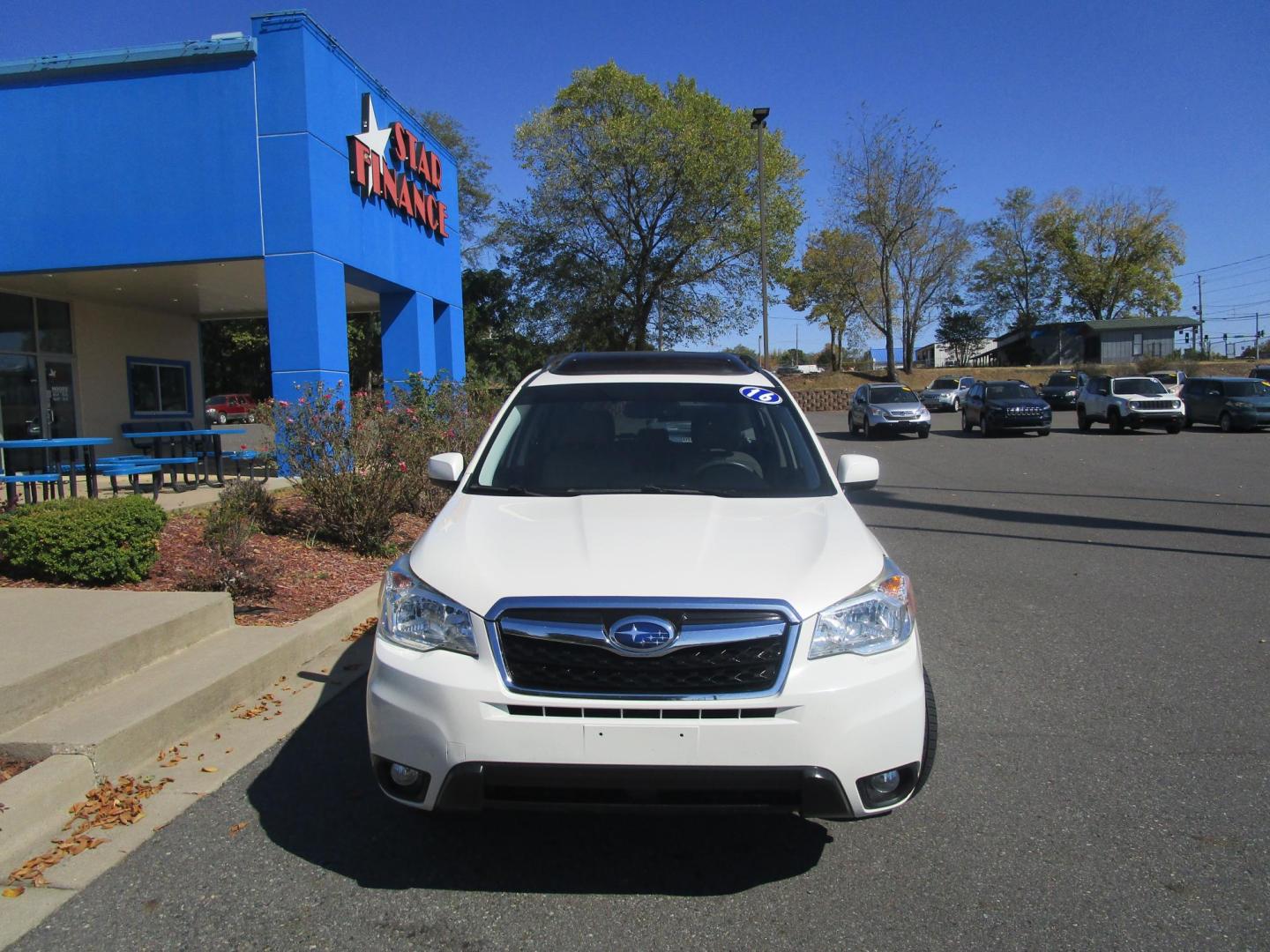 2016 WHITE /GRAY LEATHER Subaru Forester 2.5i Limited (JF2SJAHC7GH) with an 2.5L H4 SOHC 16V engine, CVT transmission, located at 1814 Albert Pike Road, Hot Springs, AR, 71913, (501) 623-1717, 34.494228, -93.094070 - ONE OWNER - Photo#1