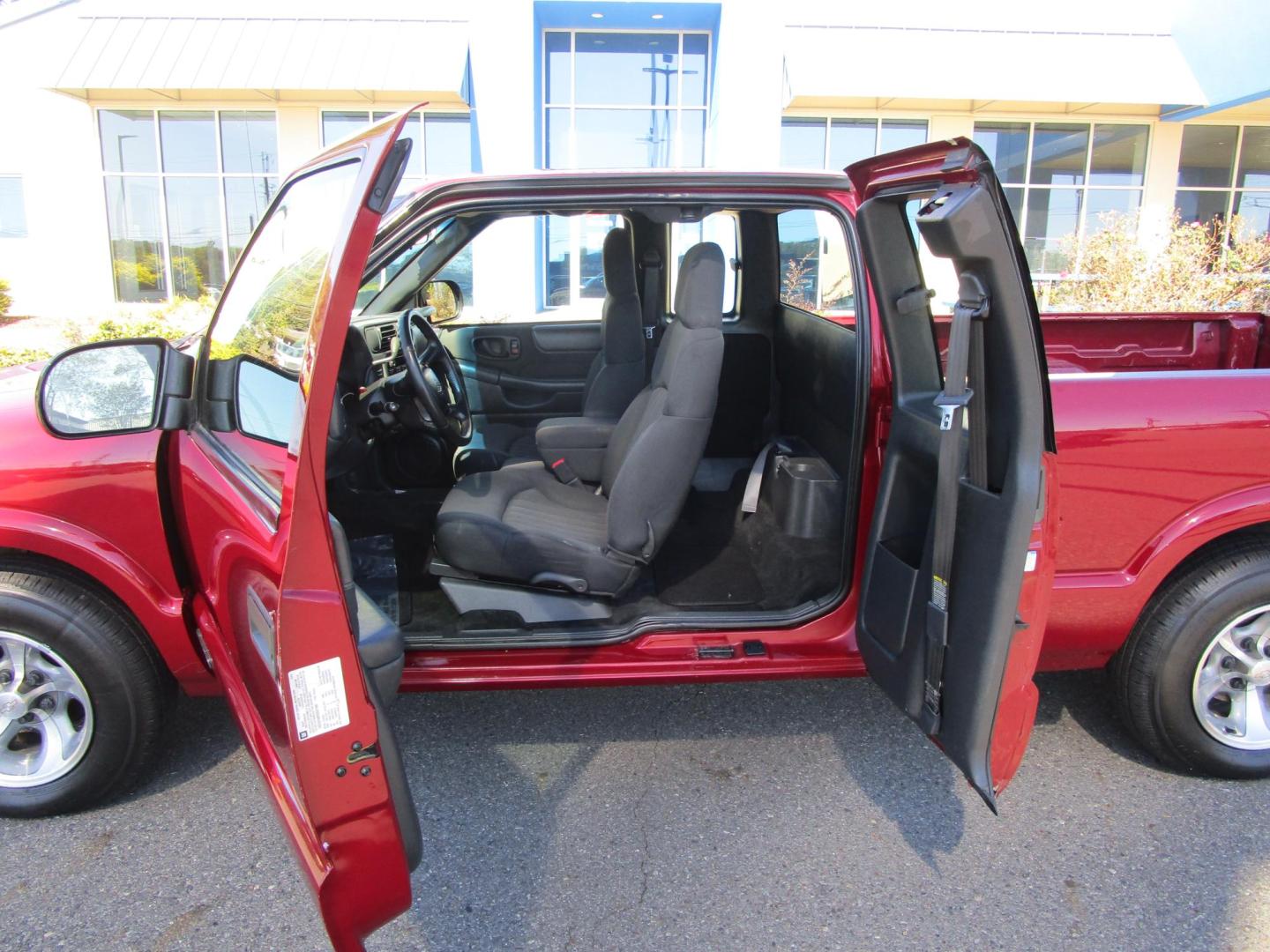 2003 MAROON /Black/Cloth Chevrolet S10 Pickup Ext. Cab 2WD (1GCCS19HX38) with an 2.2L L4 OHV 8V engine, located at 1814 Albert Pike Road, Hot Springs, AR, 71913, (501) 623-1717, 34.494228, -93.094070 - ONE OWNER!!!! SUPER LOW MILES!!! - Photo#5