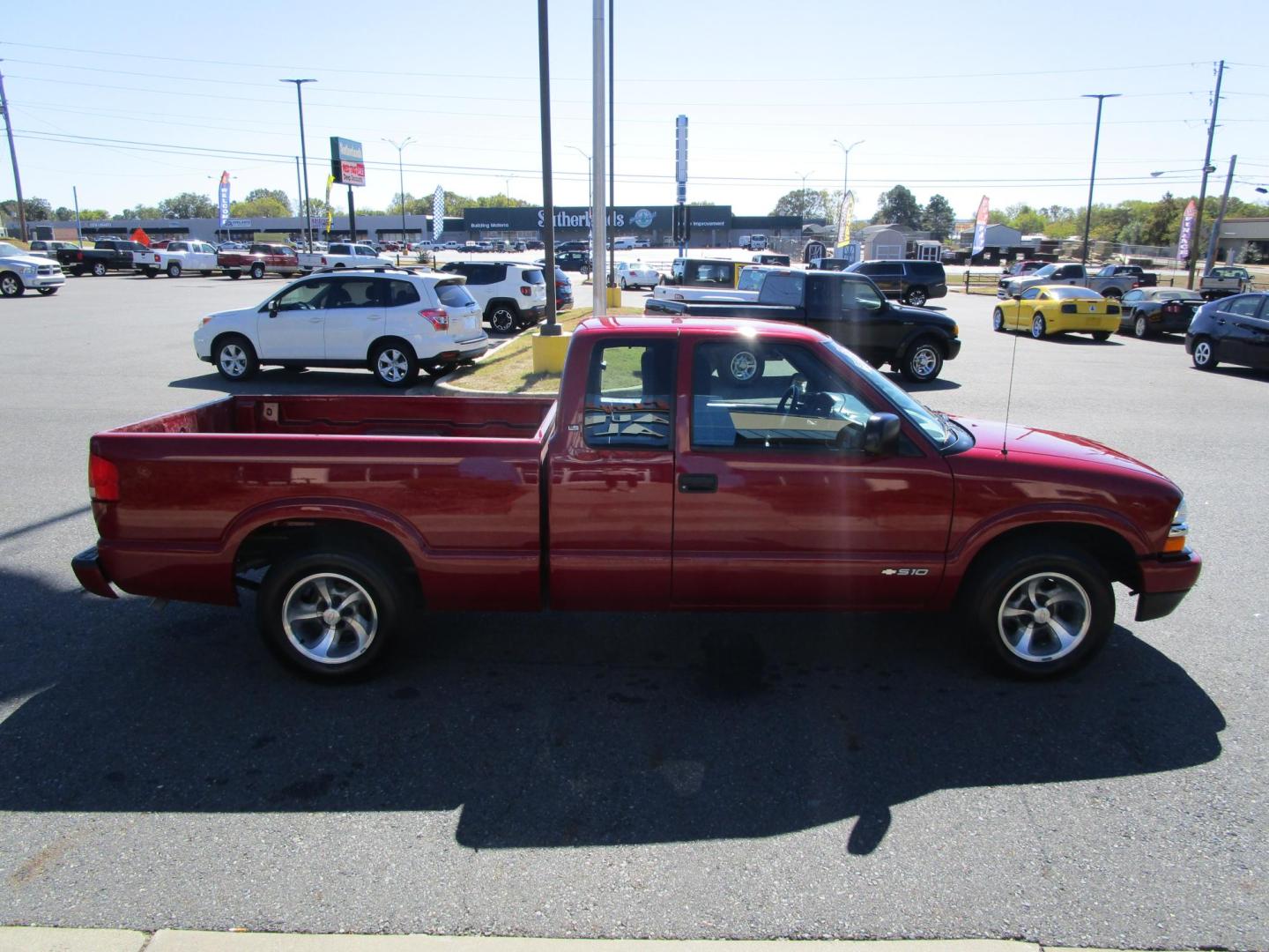 2003 MAROON /Black/Cloth Chevrolet S10 Pickup Ext. Cab 2WD (1GCCS19HX38) with an 2.2L L4 OHV 8V engine, located at 1814 Albert Pike Road, Hot Springs, AR, 71913, (501) 623-1717, 34.494228, -93.094070 - ONE OWNER!!!! SUPER LOW MILES!!! - Photo#2