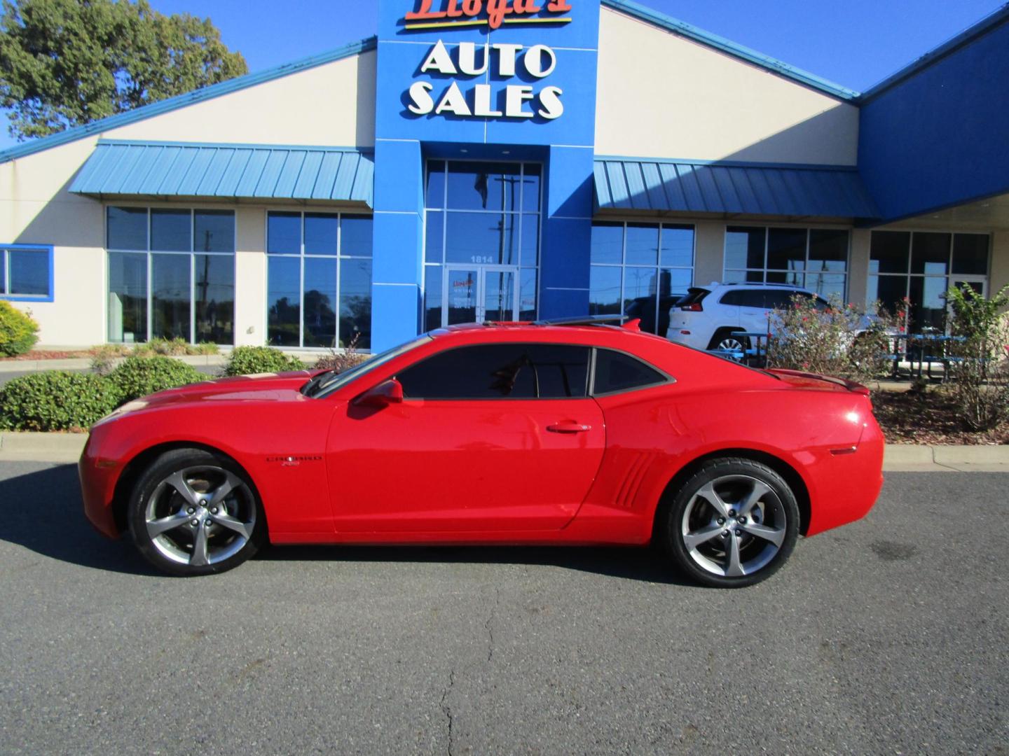 2013 RED /BLACK Chevrolet Camaro Coupe 2LT (2G1FC1E32D9) with an 3.6L V6 DOHC 24V FFV engine, 6-Speed Automatic transmission, located at 1814 Albert Pike Road, Hot Springs, AR, 71913, (501) 623-1717, 34.494228, -93.094070 - Photo#0