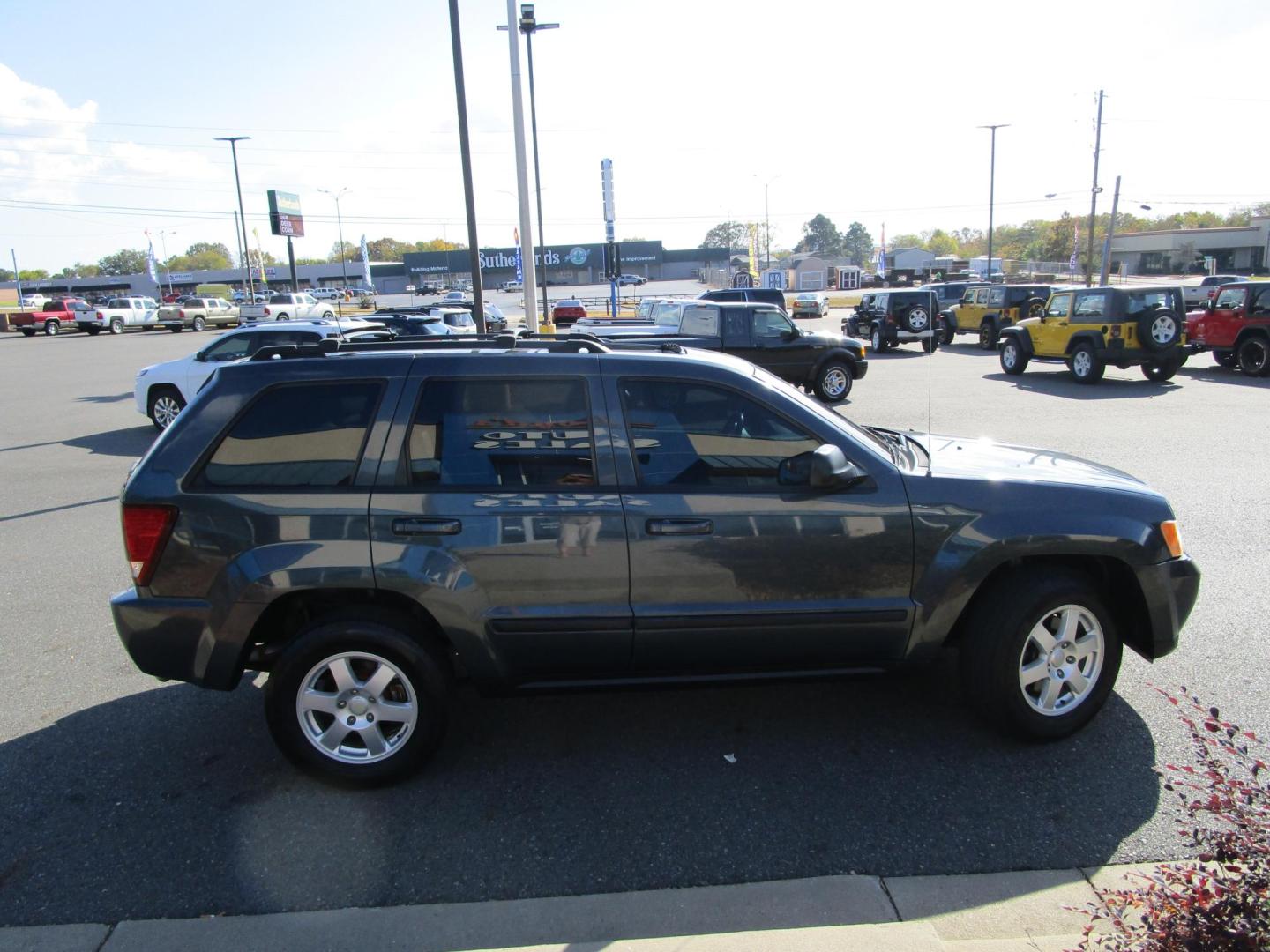 2008 Grey /BLACK Jeep Grand Cherokee Laredo 2WD (1J8HS48N28C) with an 4.7L V8 SOHC 16V engine, 5-Speed Automatic Overdrive transmission, located at 1814 Albert Pike Road, Hot Springs, AR, 71913, (501) 623-1717, 34.494228, -93.094070 - Photo#2