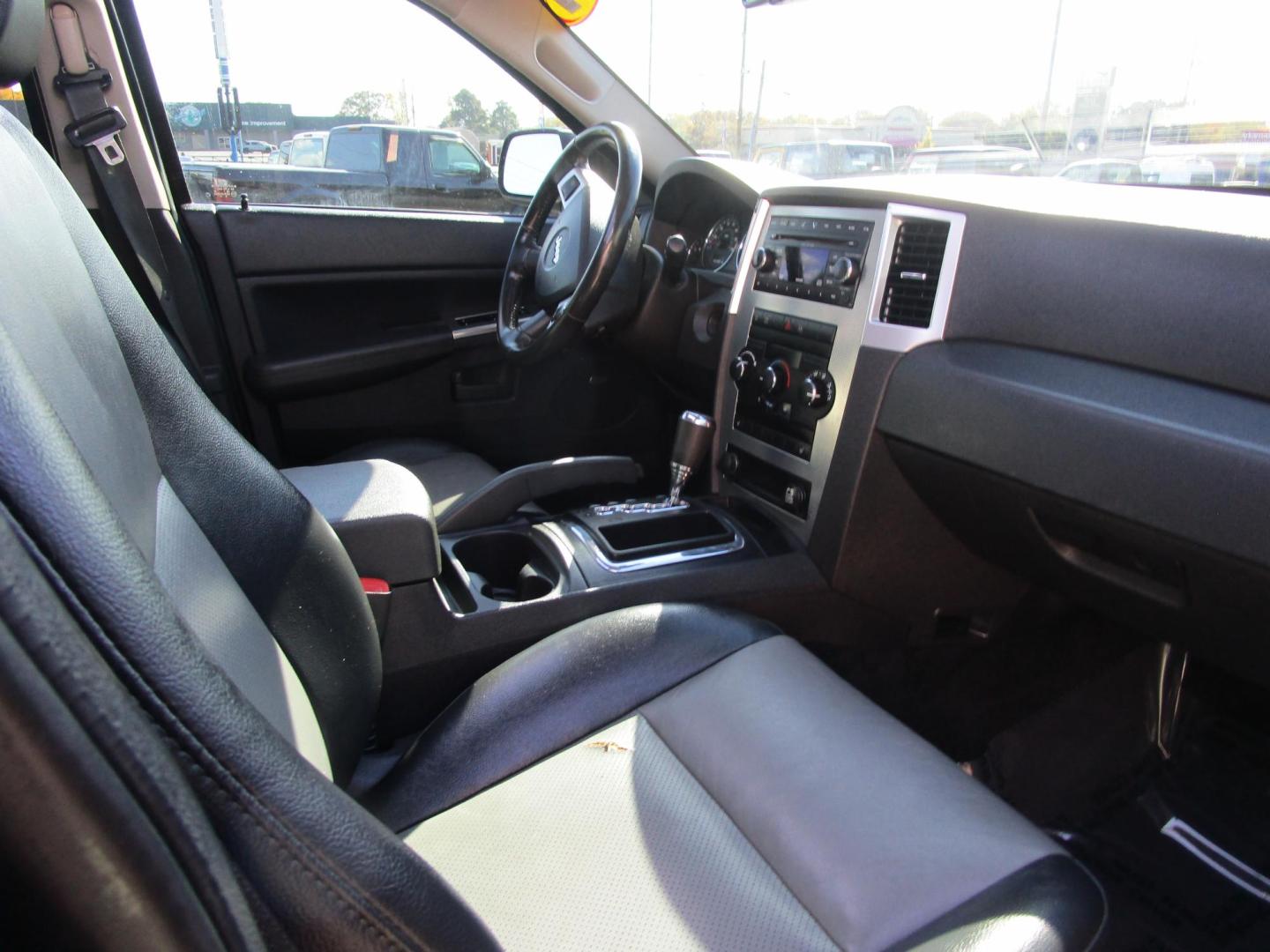 2008 Grey /BLACK Jeep Grand Cherokee Laredo 2WD (1J8HS48N28C) with an 4.7L V8 SOHC 16V engine, 5-Speed Automatic Overdrive transmission, located at 1814 Albert Pike Road, Hot Springs, AR, 71913, (501) 623-1717, 34.494228, -93.094070 - Photo#5