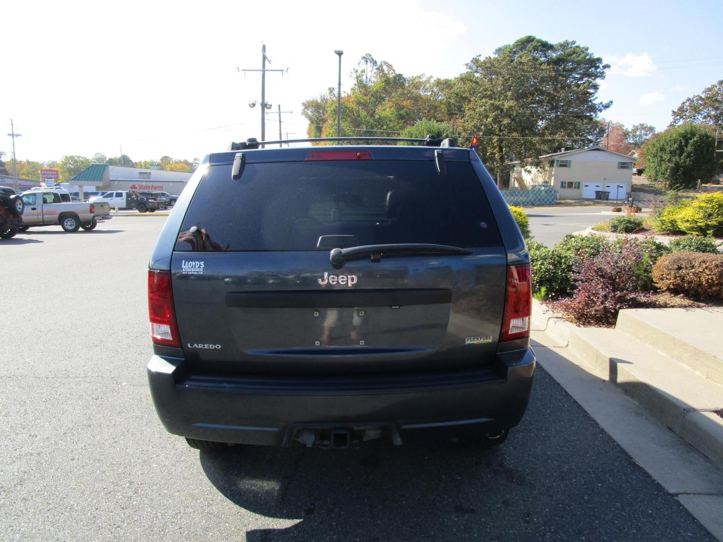 2008 Grey /BLACK Jeep Grand Cherokee Laredo 2WD (1J8HS48N28C) with an 4.7L V8 SOHC 16V engine, 5-Speed Automatic Overdrive transmission, located at 1814 Albert Pike Road, Hot Springs, AR, 71913, (501) 623-1717, 34.494228, -93.094070 - Photo#3