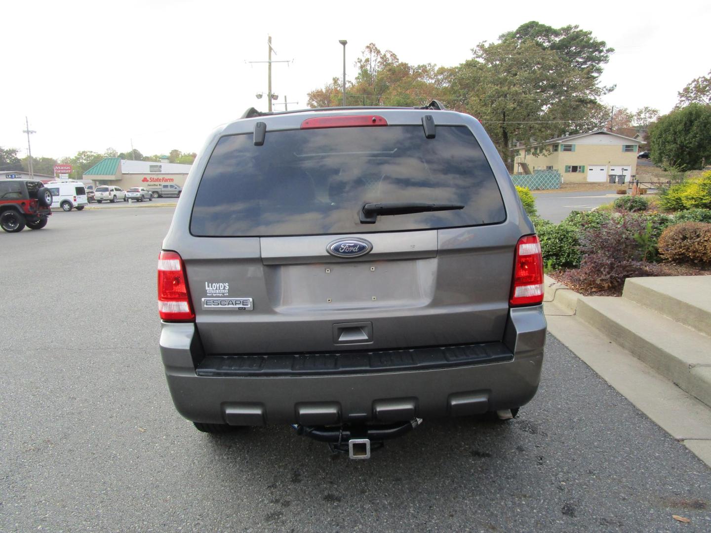 2010 Grey /Gray / Cloth Ford Escape XLT 4WD (1FMCU9D71AK) with an 2.5L L4 DOHC 16V engine, 6-Speed Automatic transmission, located at 1814 Albert Pike Road, Hot Springs, AR, 71913, (501) 623-1717, 34.494228, -93.094070 - This 2010 Ford Escape XLT, has low miles and gets great gas mileage. 103" wheelbase, 6 speed automatic transmission. Exterior Features Include: Chrome grille. Easy fuel capless filler. Fog lamps. Manual fold power windows. Blind spot mirrors. Roof rack with side rails. Interior Features Incl - Photo#3