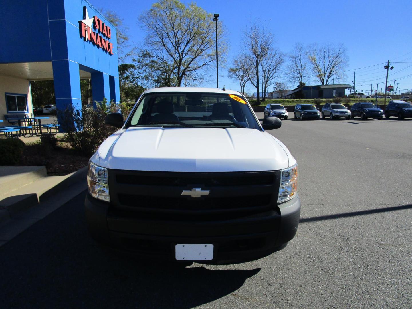 2008 WHITE /GREY Chevrolet Silverado 1500 LT1 Long Box 2WD (1GCEC14C38Z) with an 4.8L V8 OHV 16V engine, 4-Speed Automatic Overdrive transmission, located at 1814 Albert Pike Road, Hot Springs, AR, 71913, (501) 623-1717, 34.494228, -93.094070 - 2008 CHEVROLET SILVERADO 1500 WORK TRUCK 4.8L V8 F GASOLINE REAR WHEEL DRIVE Long Box 2WD - Photo#1