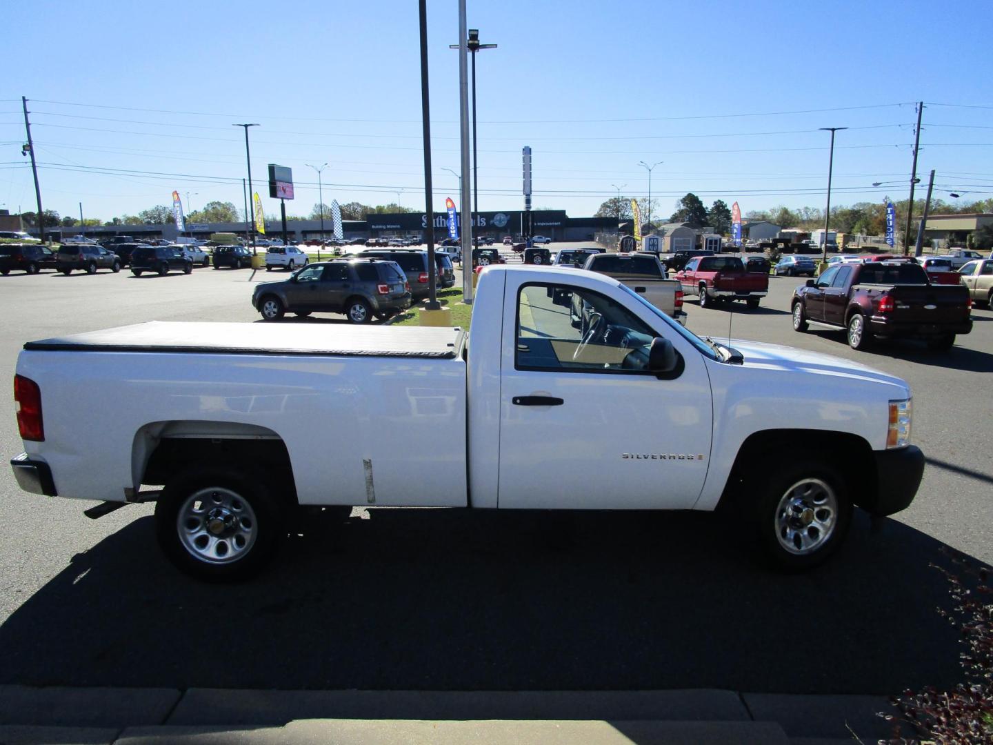 2008 WHITE /GREY Chevrolet Silverado 1500 LT1 Long Box 2WD (1GCEC14C38Z) with an 4.8L V8 OHV 16V engine, 4-Speed Automatic Overdrive transmission, located at 1814 Albert Pike Road, Hot Springs, AR, 71913, (501) 623-1717, 34.494228, -93.094070 - 2008 CHEVROLET SILVERADO 1500 WORK TRUCK 4.8L V8 F GASOLINE REAR WHEEL DRIVE Long Box 2WD - Photo#2