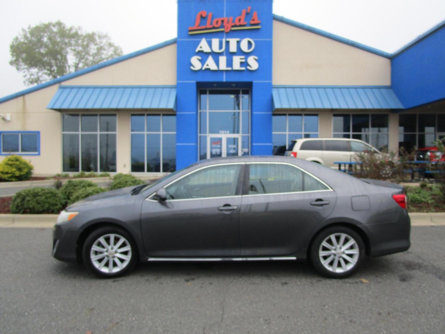 2012 GRAY Toyota Camry SE (4T4BF1FK4CR) with an 2.5L I4 DOHC 16V engine, 6-Speed Automatic transmission, located at 1814 Albert Pike Road, Hot Springs, AR, 71913, (501) 623-1717, 34.494228, -93.094070 - 2012 Toyota Camry XLE 4 Door Sedan. 2.5L I4 F DOHC 16V Gasoline Front Wheel Drive - Photo#0