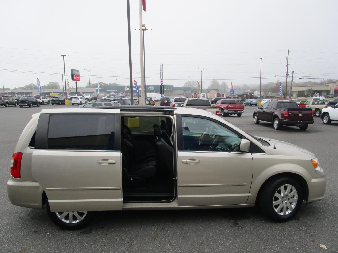 2016 TAN /BLACK Chrysler Town & Country LX (2C4RC1AG0GR) with an 3.6L V6 DOHC 24V engine, 6A transmission, located at 1814 Albert Pike Road, Hot Springs, AR, 71913, (501) 623-1717, 34.494228, -93.094070 - 2016 Chrysler Town & Country LX 3.6L V6-Valve VVT Engine 6 Speed Automatic 62TE Transmission Functional & Safety Features: Park View Rear Back-Up. Anti-Lock 4-Wheel Heavy Duty Disc Brakes. Electronic Stability Control. Keyless Entry with Immobilizer. TPMS. Universal Garage Door Opener. Fuel O - Photo#11