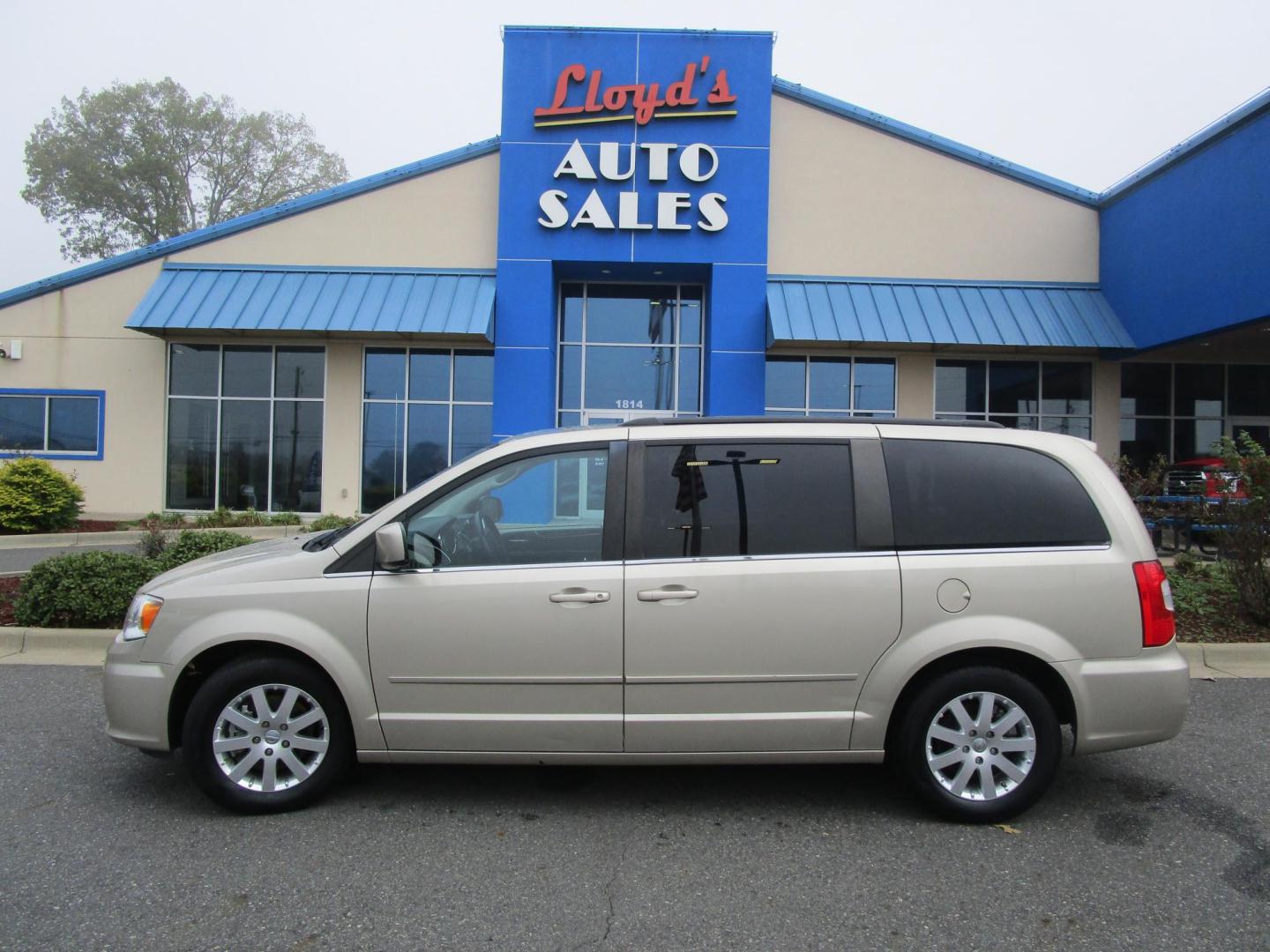 2016 TAN /BLACK Chrysler Town & Country LX (2C4RC1AG0GR) with an 3.6L V6 DOHC 24V engine, 6A transmission, located at 1814 Albert Pike Road, Hot Springs, AR, 71913, (501) 623-1717, 34.494228, -93.094070 - 2016 Chrysler Town & Country LX 3.6L V6-Valve VVT Engine 6 Speed Automatic 62TE Transmission Functional & Safety Features: Park View Rear Back-Up. Anti-Lock 4-Wheel Heavy Duty Disc Brakes. Electronic Stability Control. Keyless Entry with Immobilizer. TPMS. Universal Garage Door Opener. Fuel O - Photo#0