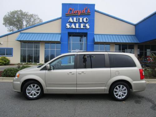 2016 Chrysler Town & Country LX