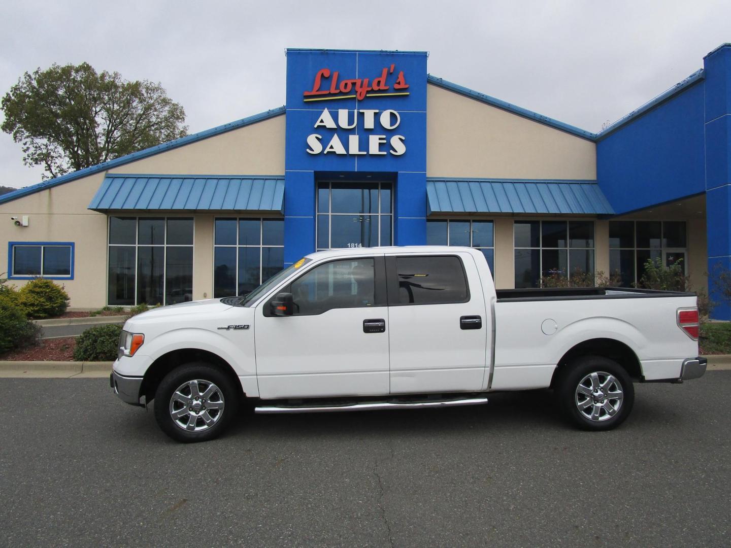 2013 WHITE /GREY Ford F-150 FX2 SuperCrew 5.5-ft. Bed 2WD (1FTFW1CF9DF) with an 5.0L V8 engine, 6-Speed Automatic transmission, located at 1814 Albert Pike Road, Hot Springs, AR, 71913, (501) 623-1717, 34.494228, -93.094070 - Photo#0