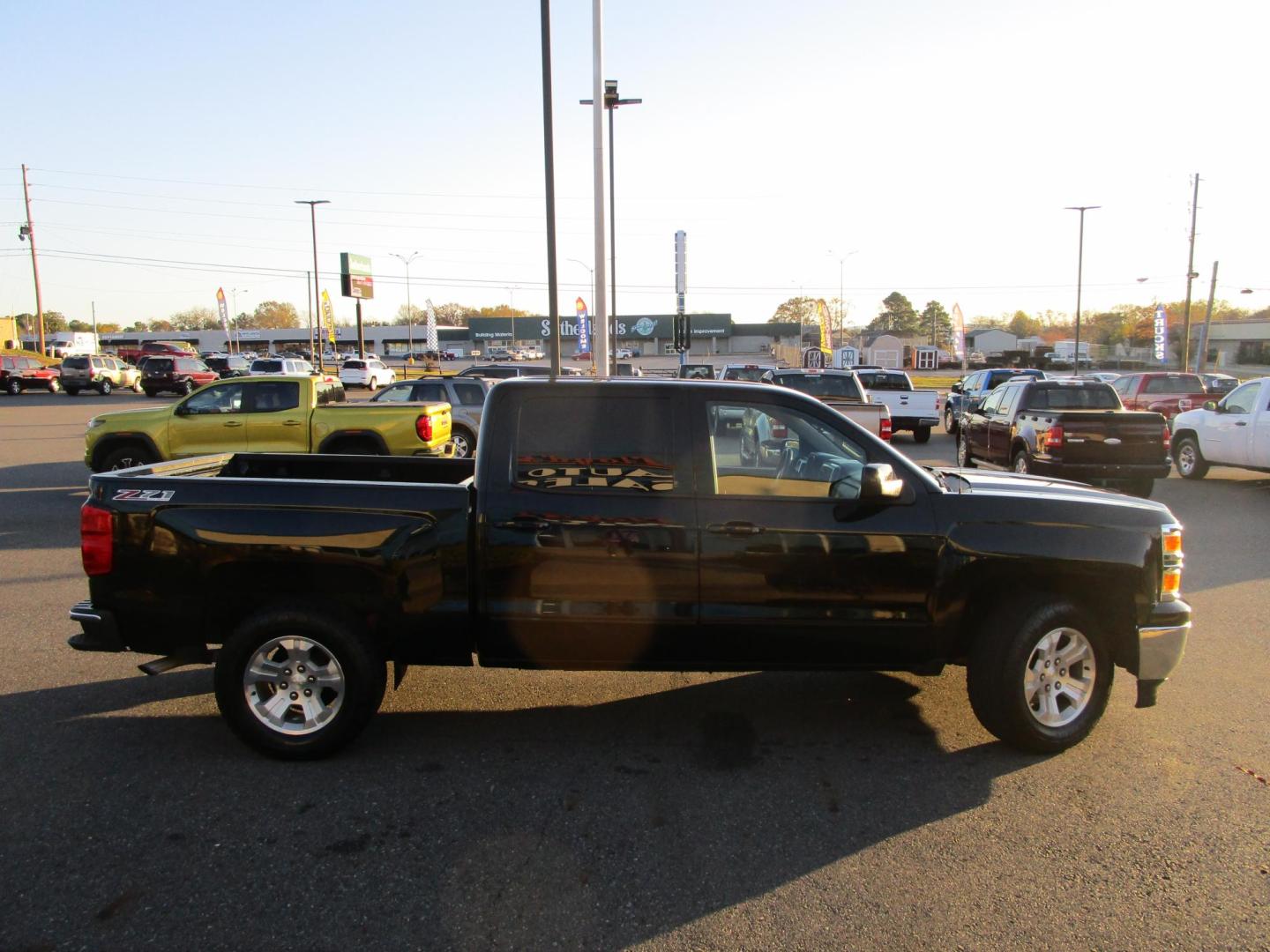 2015 BLACK /BLACK Chevrolet Silverado 1500 LT Crew Cab 4WD (3GCUKREC4FG) with an 5.3L V8 OHV 16V engine, 6-Speed Automatic transmission, located at 1814 Albert Pike Road, Hot Springs, AR, 71913, (501) 623-1717, 34.494228, -93.094070 - 2015 Z71 LOW MILEAGE - Photo#2