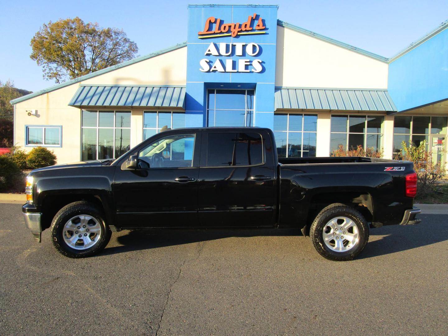 2015 BLACK /BLACK Chevrolet Silverado 1500 LT Crew Cab 4WD (3GCUKREC4FG) with an 5.3L V8 OHV 16V engine, 6-Speed Automatic transmission, located at 1814 Albert Pike Road, Hot Springs, AR, 71913, (501) 623-1717, 34.494228, -93.094070 - 2015 Z71 LOW MILEAGE - Photo#0