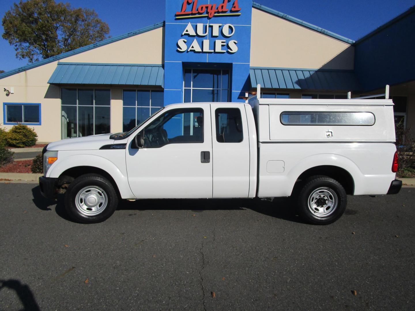 2011 WHITE /GREY Ford F-250 SD Lariat SuperCab 2WD (1FTDX2A64BE) with an 6.2L V8 OHV 16V engine, 6A transmission, located at 1814 Albert Pike Road, Hot Springs, AR, 71913, (501) 623-1717, 34.494228, -93.094070 - Photo#0