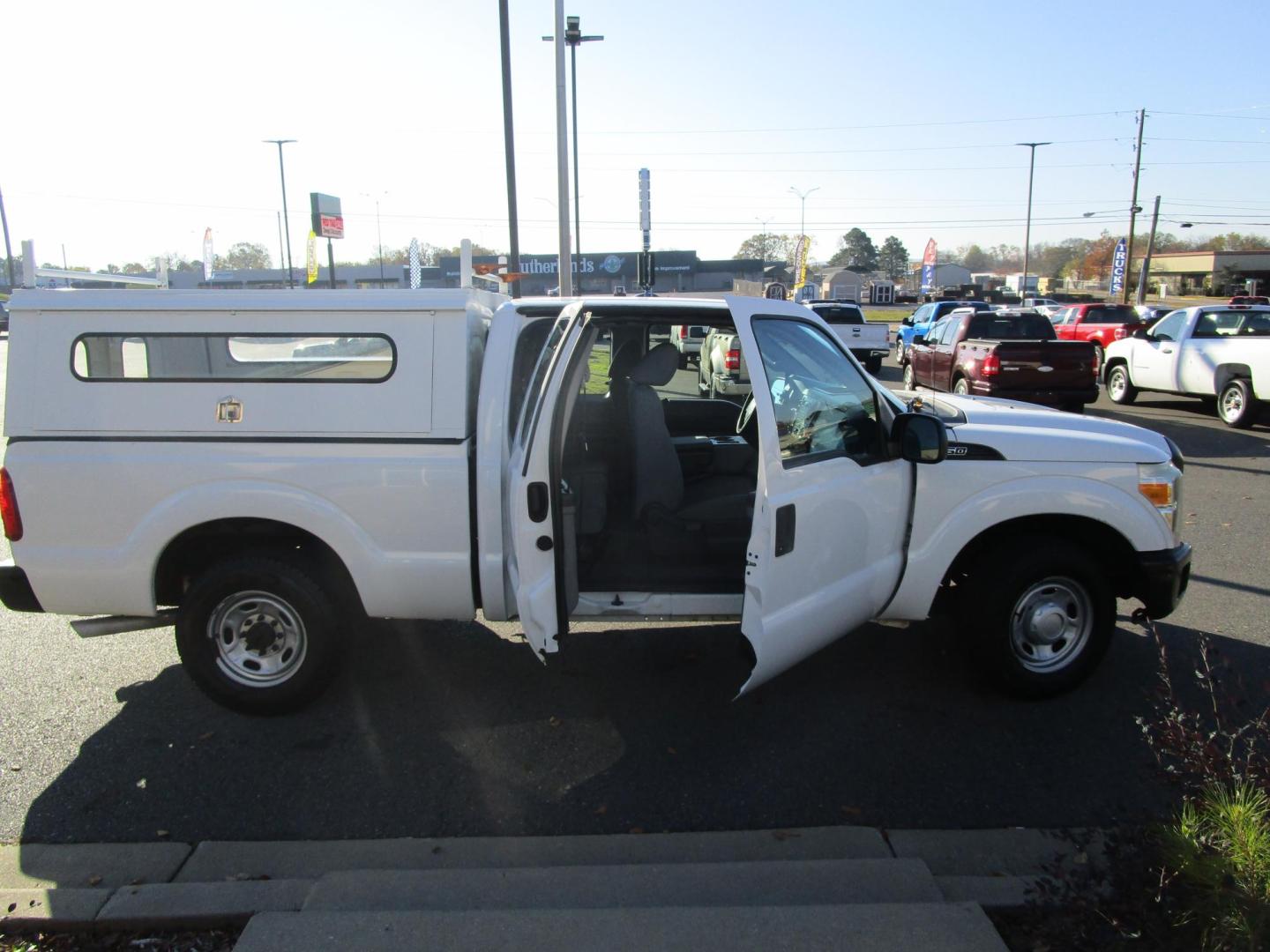 2011 WHITE /GREY Ford F-250 SD Lariat SuperCab 2WD (1FTDX2A64BE) with an 6.2L V8 OHV 16V engine, 6A transmission, located at 1814 Albert Pike Road, Hot Springs, AR, 71913, (501) 623-1717, 34.494228, -93.094070 - Photo#8