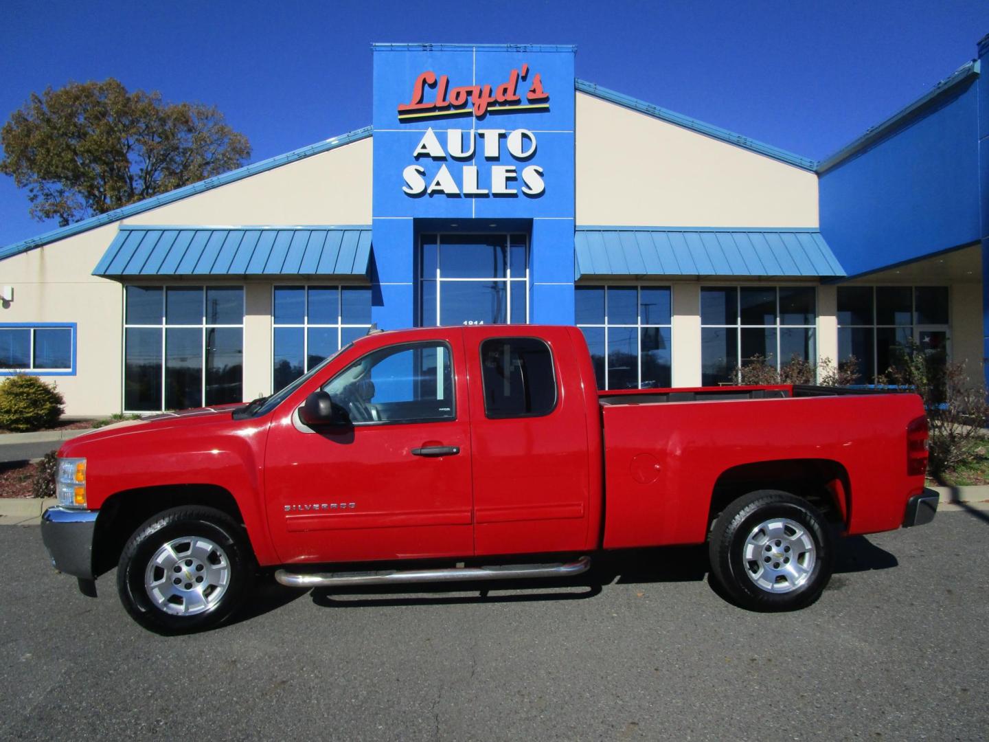 2013 RED Chevrolet Silverado 1500 LT Ext. Cab 2WD (1GCRCSE00DZ) with an 5.3L V8 OHV 16V FFV engine, located at 1814 Albert Pike Road, Hot Springs, AR, 71913, (501) 623-1717, 34.494228, -93.094070 - Photo#0