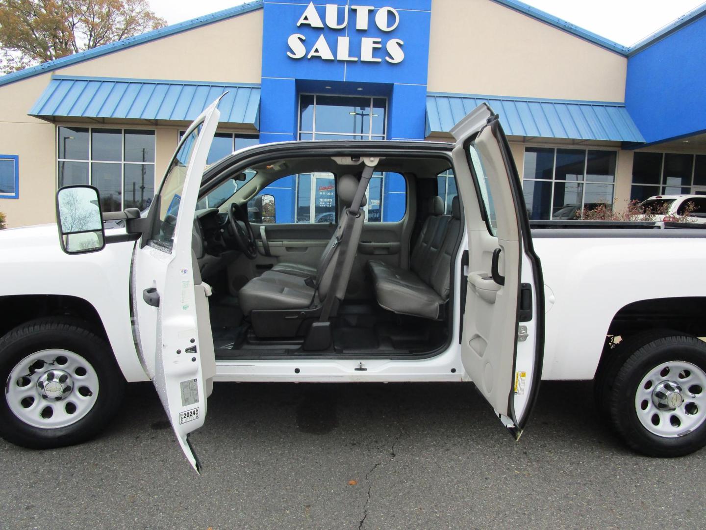 2012 WHITE /GREY Chevrolet Silverado 1500 Work Truck Ext. Cab 2WD (1GCRCPEA4CZ) with an 4.8L V8 OHV 16V engine, 4-Speed Automatic transmission, located at 1814 Albert Pike Road, Hot Springs, AR, 71913, (501) 623-1717, 34.494228, -93.094070 - Photo#1